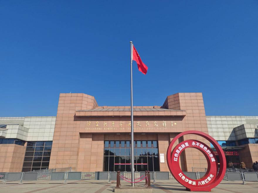 追寻红色足迹  凝聚服务初心