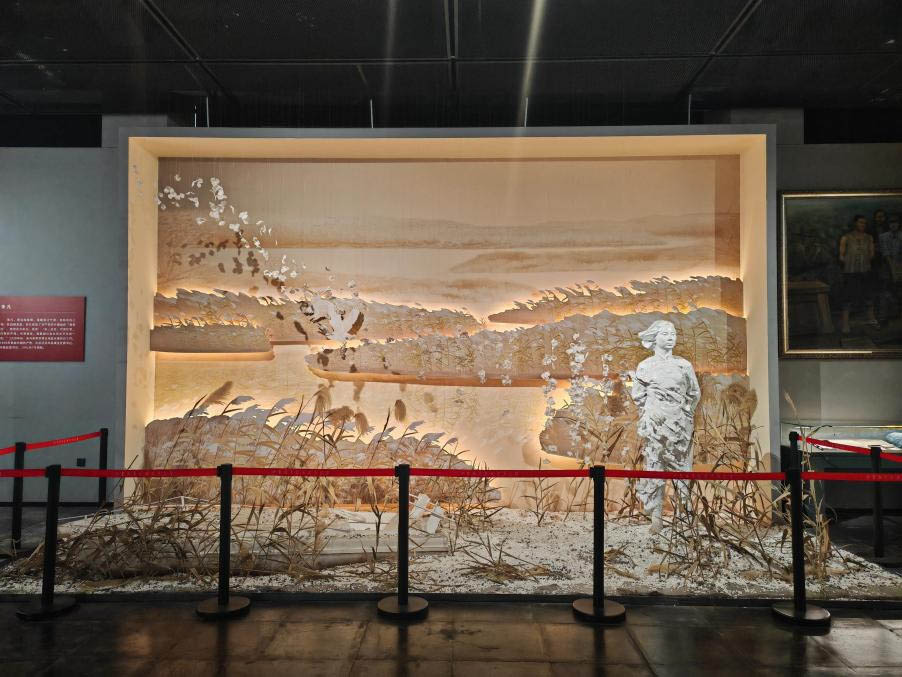 追寻红色足迹  凝聚服务初心