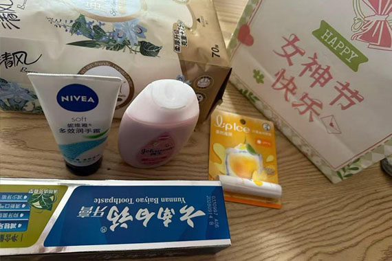 情暖三八节&nbsp;关爱绽芳华