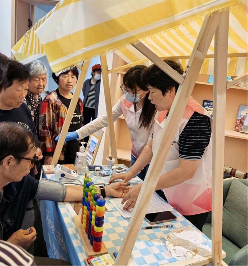 阳光下的温暖 ——520公益市集暨科技惠老活动